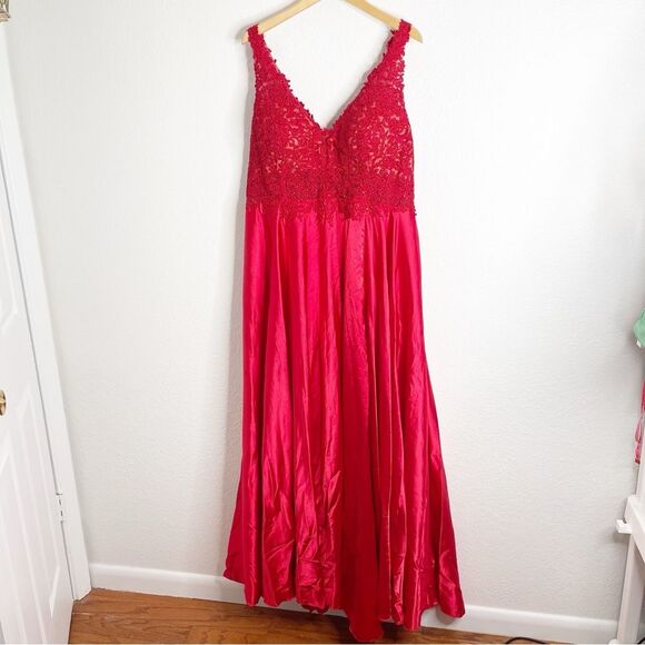 Faviana Red Satin Lace Bodice Gown Maxi Formal Dress Size 20W - Picture 2 of 7